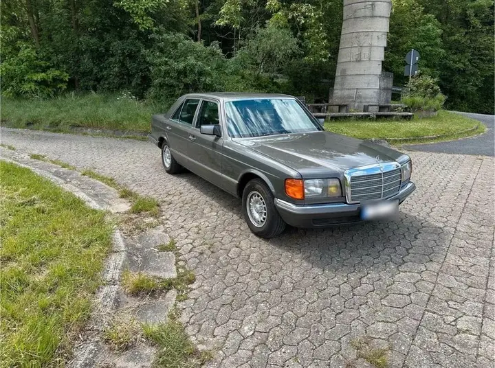 Mercedes-Benz W126