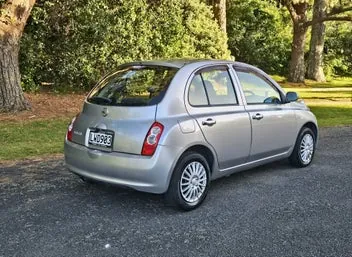 Nissan March 2009 photo 5