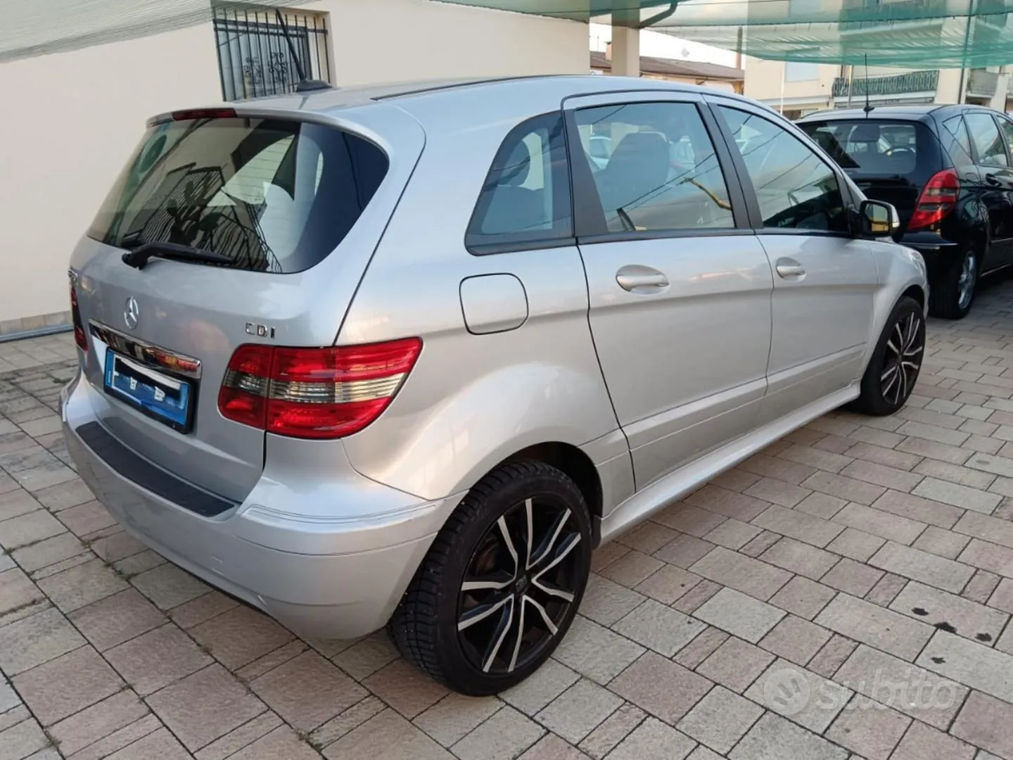 Mercedes-Benz B-Class 2011 photo 2