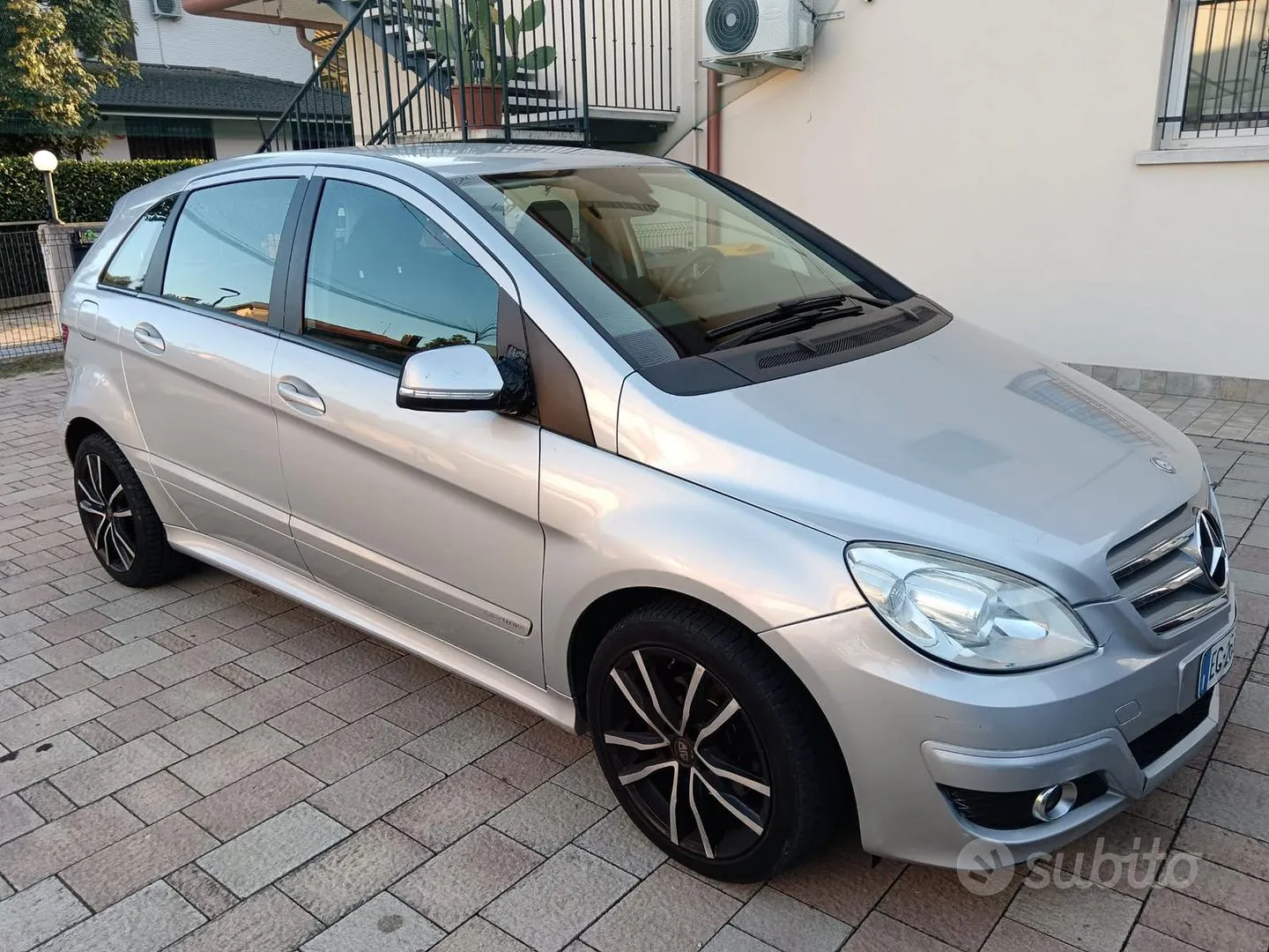 Mercedes-Benz B-Class 2011 photo 4