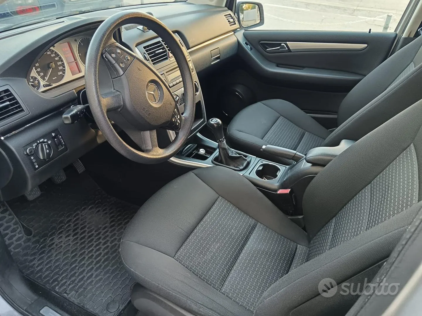 Mercedes-Benz B-Class 2011 photo 5