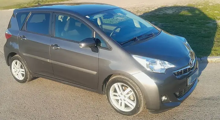 Toyota Verso 2013 photo 2