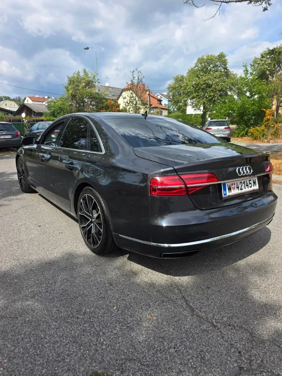 Audi A8 2014 photo 2