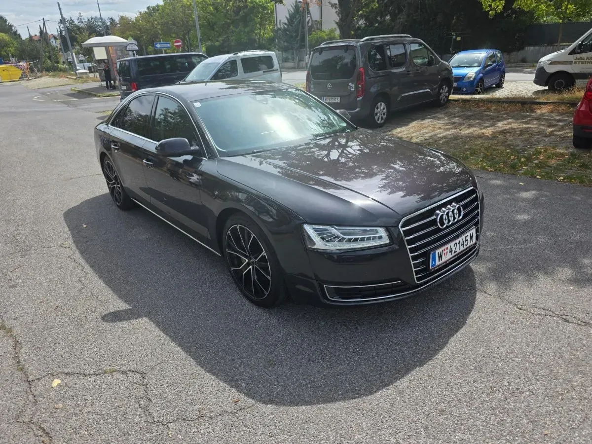 Audi A8 2014 photo 3