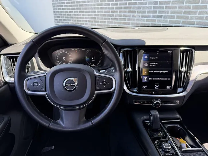 Volvo V60 2020 photo 2