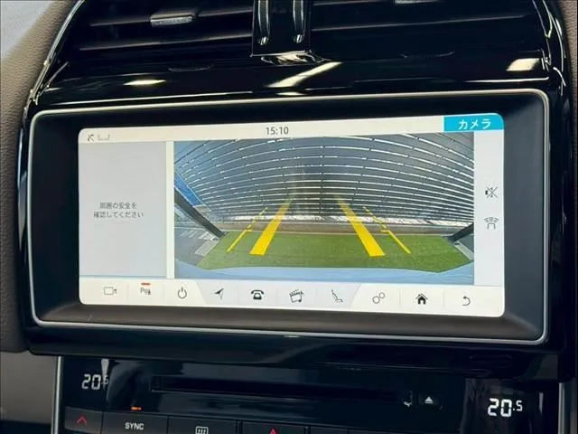 Jaguar Xe 2016 photo 4