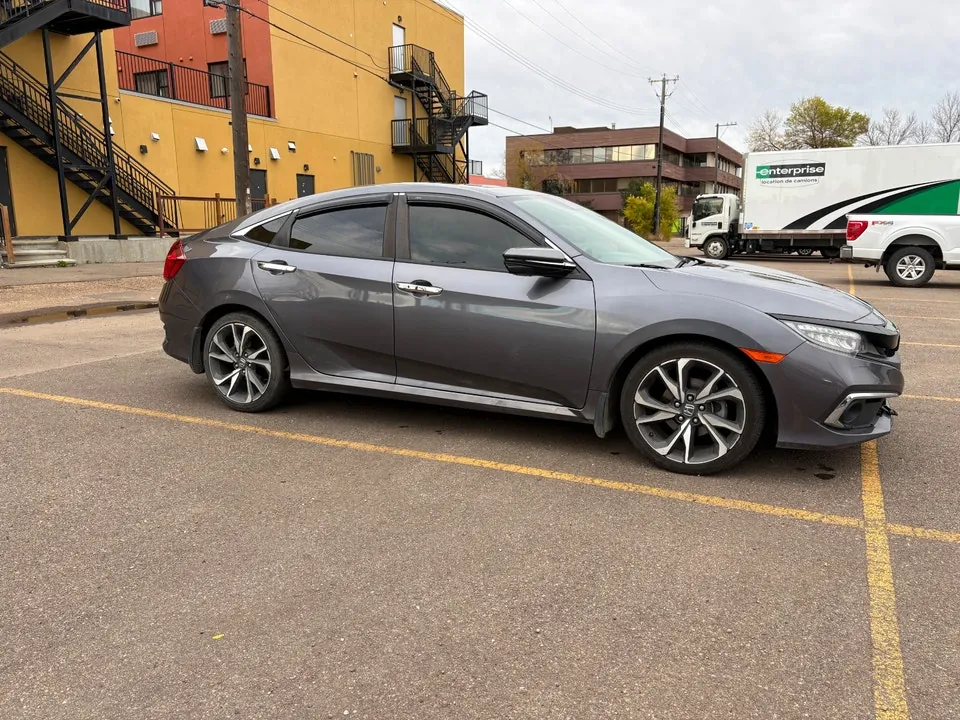 Honda Civic 2020 photo 2