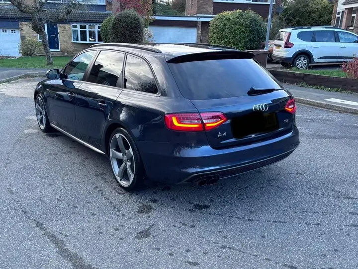 Audi A4 Avant 2012 photo 4