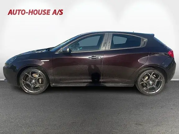 Alfa Romeo Giulietta 2018 photo 2
