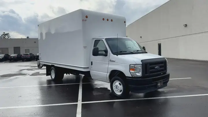Ford E-Series Van 2023 photo 3