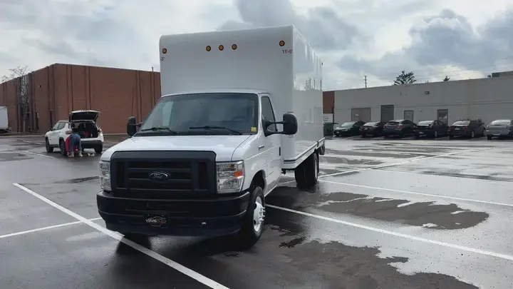 Ford E-Series Van 2023 photo 4