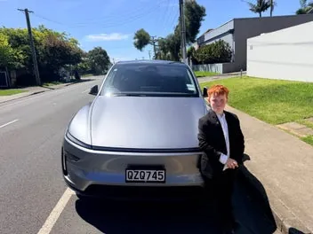 Tesla Model Y 2025 photo 2