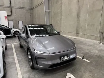 Tesla Model Y 2025 photo 4