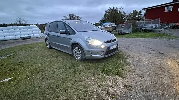 Ford S-Max 2010 photo 2