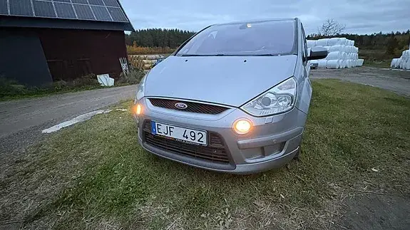 Ford S-Max 2010 photo 3