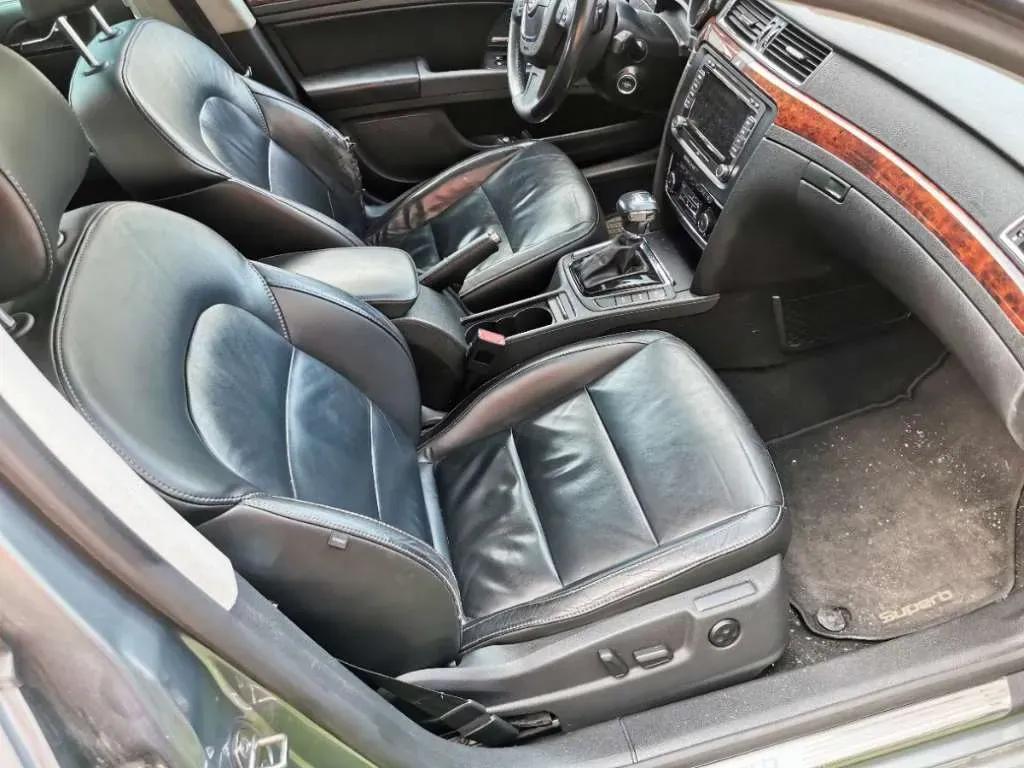 Skoda Superb 2010 photo 3