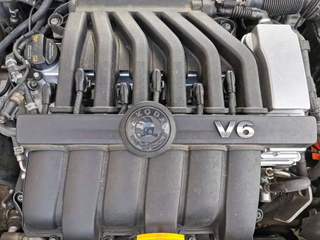 Skoda Superb 2010 photo 2