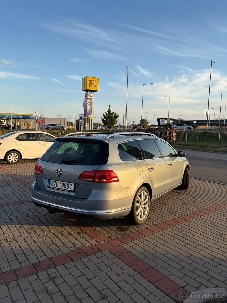 Volkswagen Passat 2012 photo 2