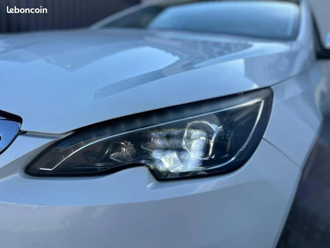 Peugeot 308 2013 photo 3