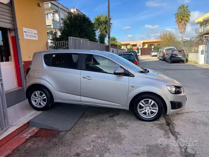 Chevrolet Aveo 2012 photo 4