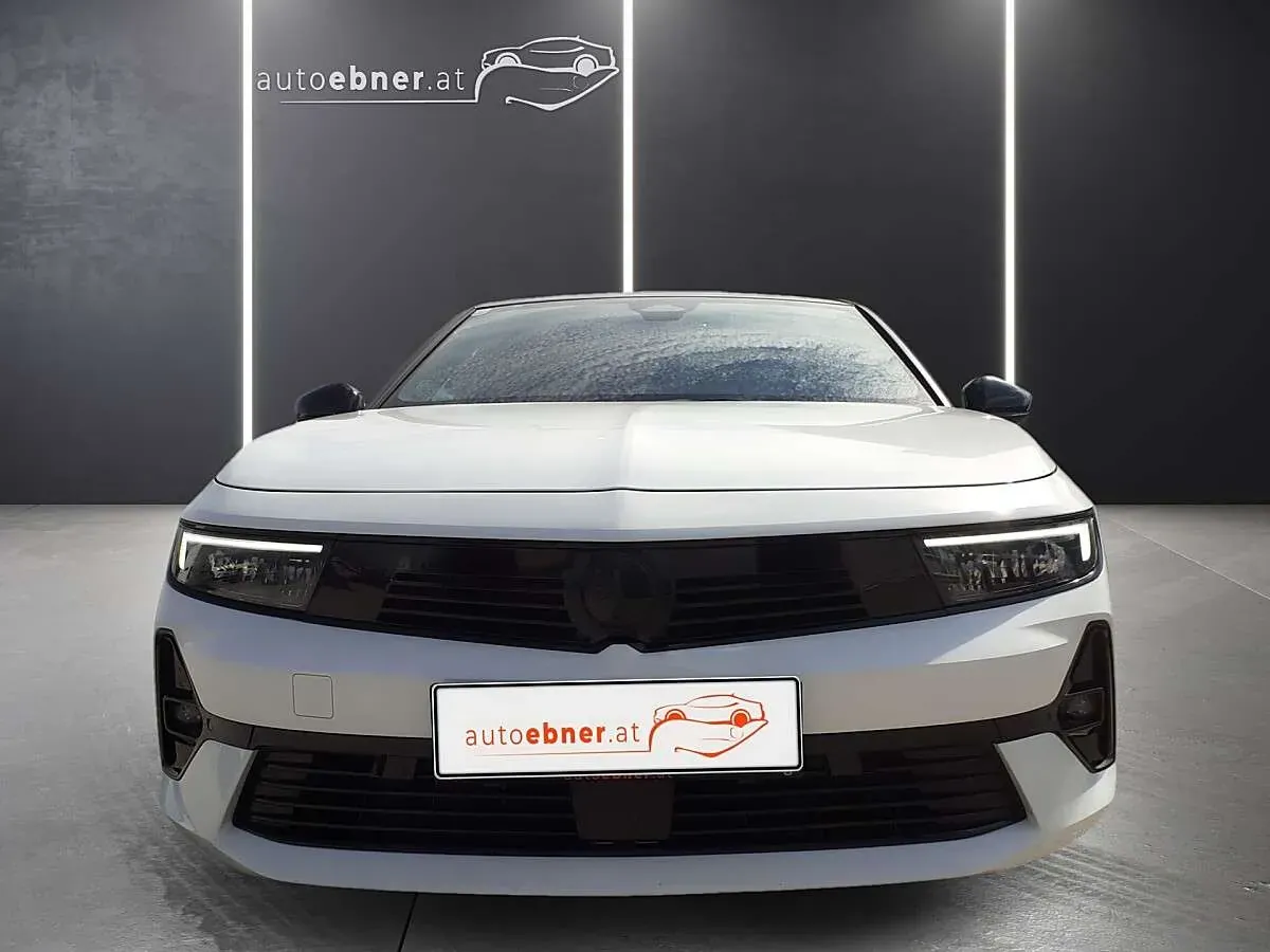 Opel Astra 2023 photo 2