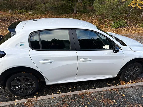 Peugeot E-208 2022 photo 4