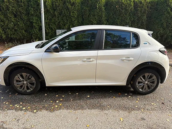 Peugeot E-208 2022 photo 2