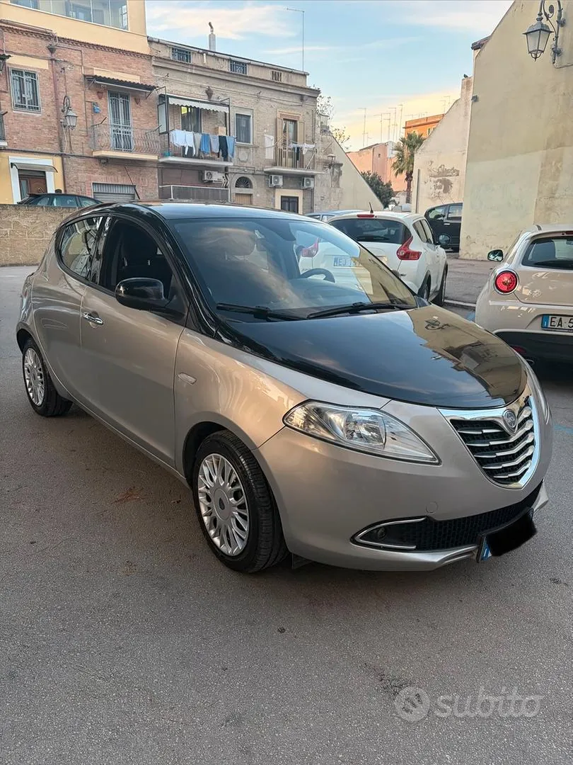Lancia Ypsilon