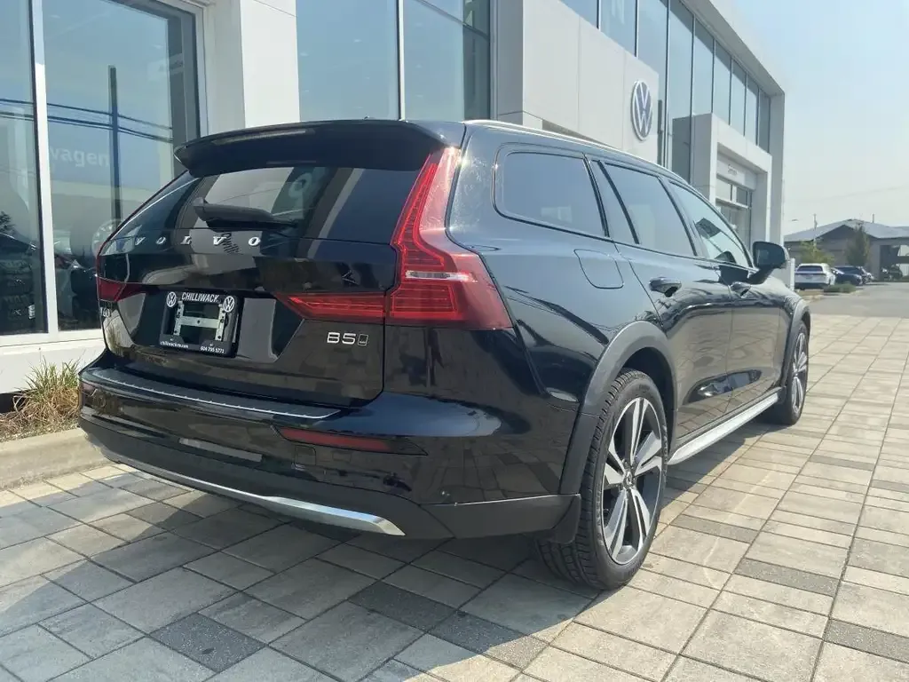 Volvo V60 Cross Country 2025 photo 5
