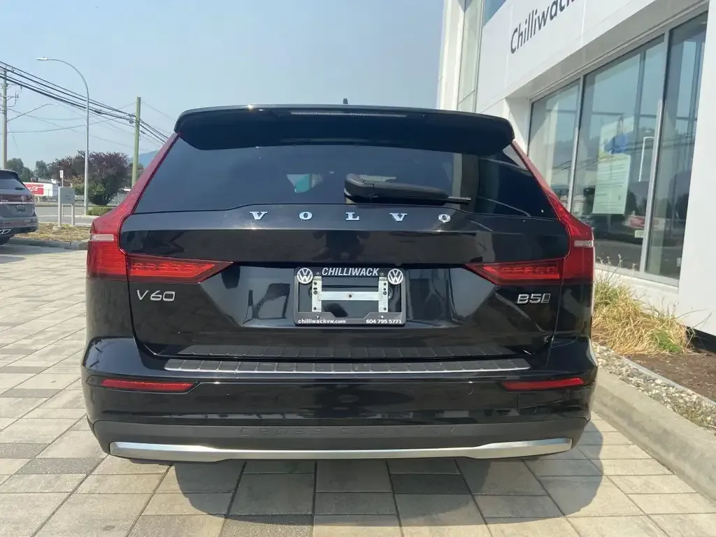 Volvo V60 Cross Country 2025 photo 4