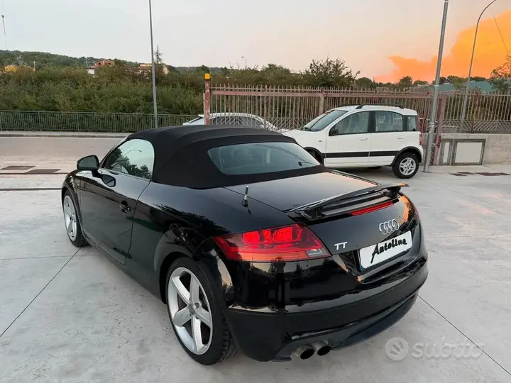 Audi Tt 2011 photo 2