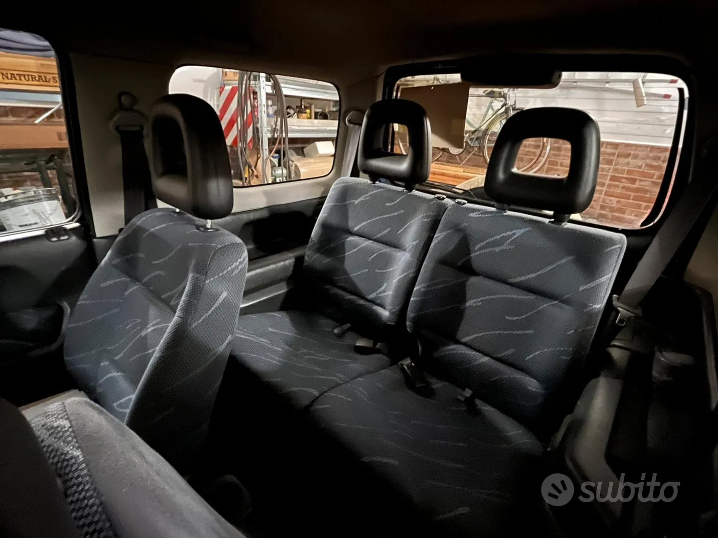 Suzuki Jimny 2004 photo 2