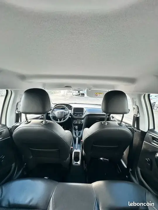 Peugeot 208 2020 photo 3