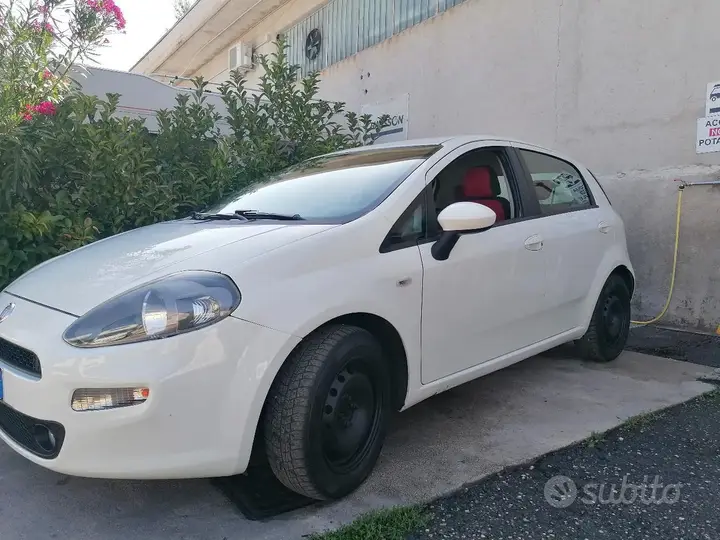 Fiat Punto 2012 photo 2