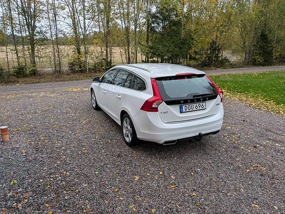 Volvo V60 2016 photo 2