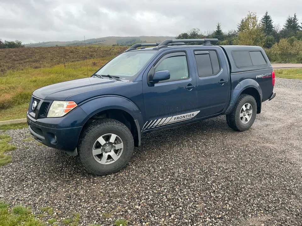 Nissan Frontier 2010 photo 3