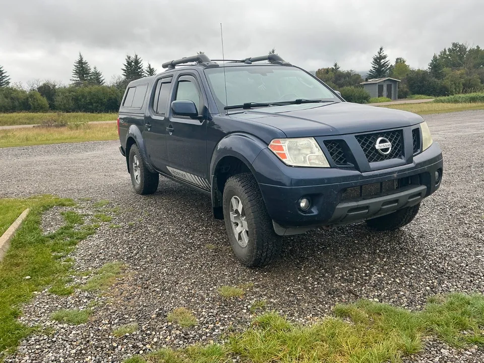 Nissan Frontier 2010 photo 2