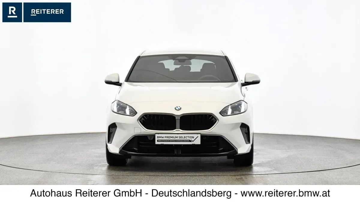 BMW 1 Series 2025 photo 2
