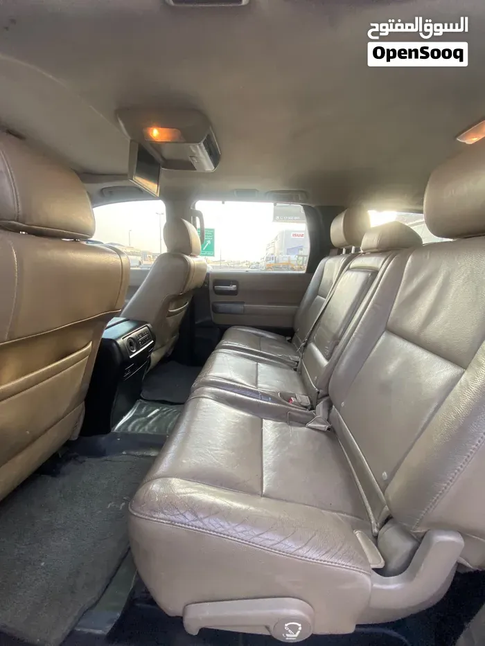 Toyota Sequoia 2012 photo 2