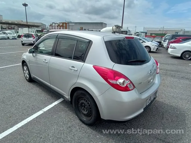 Nissan Tiida 2010 photo 3