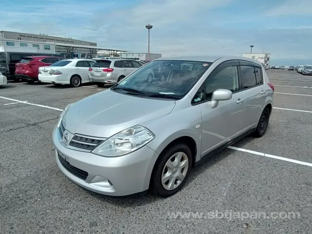 Nissan Tiida 2010 photo 2