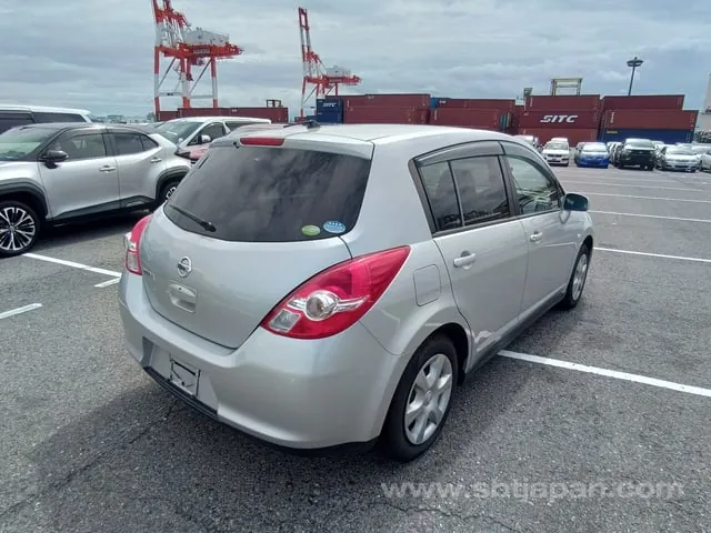 Nissan Tiida 2010 photo 4