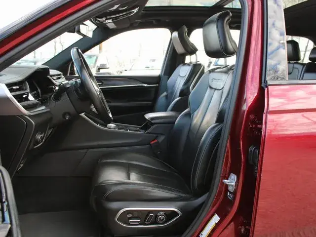 Jeep Grand Cherokee 2023 photo 3