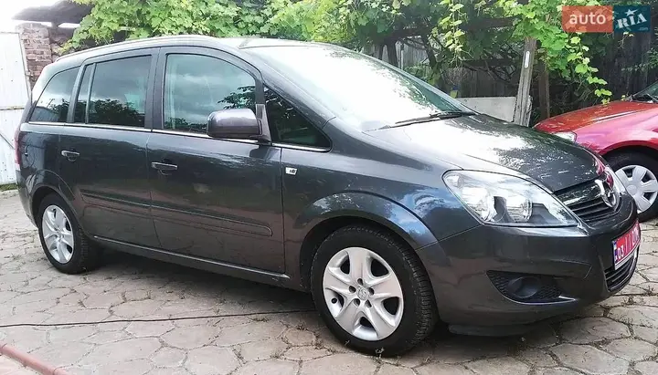 Opel Zafira 2011 photo 2