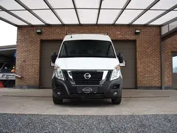 Nissan Interstar photo 2