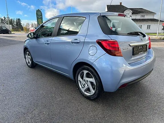 Toyota Yaris 2015 photo 5