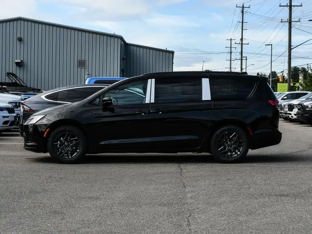Chrysler Pacifica 2027 photo 3