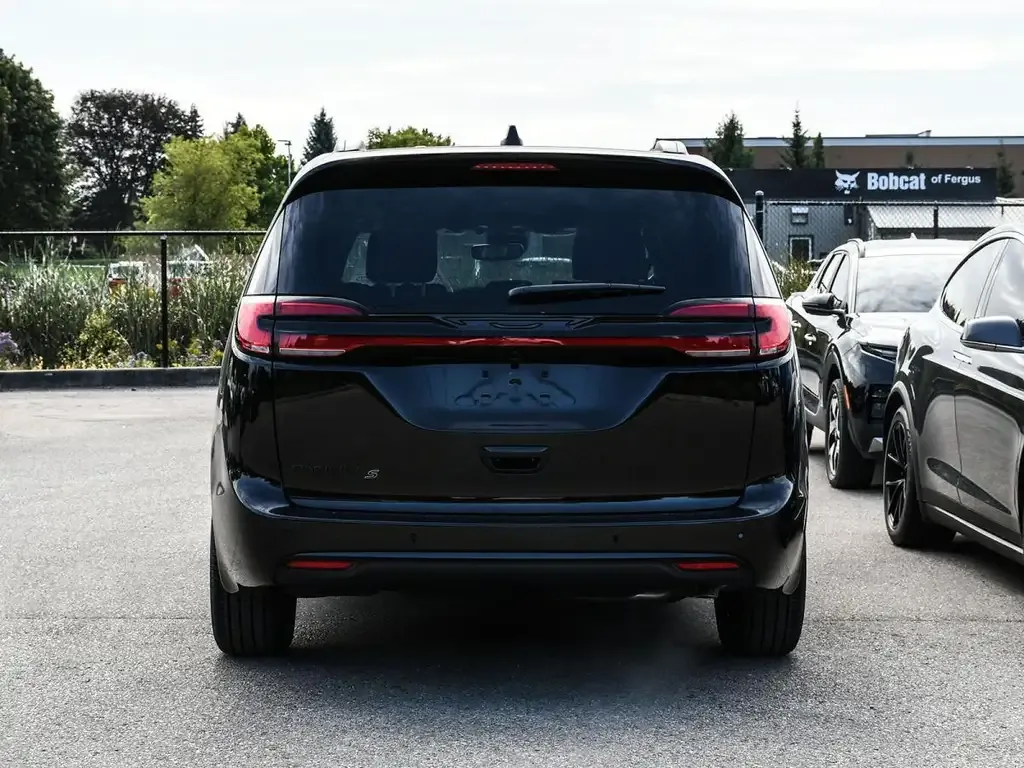 Chrysler Pacifica 2027 photo 5