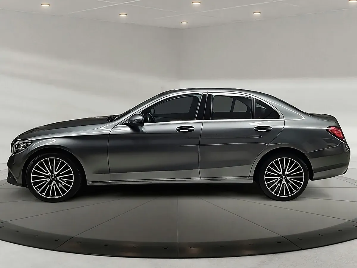Mercedes-Benz C-Class 2019 photo 2
