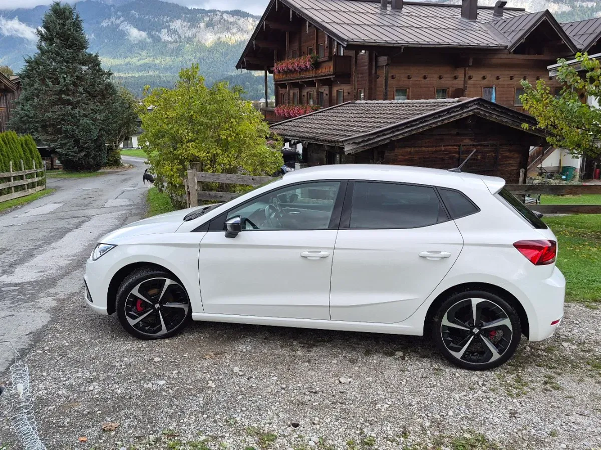 Seat Ibiza 2022 photo 2